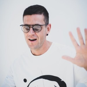De La Swing TOGETHER AND MORE BANGERS CHART